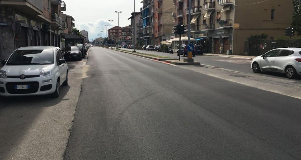 SAN MAURO TORINESE. In via Roma c’è l’asfalto nuovo ma la  segnaletica orizzontale è totalmente assente