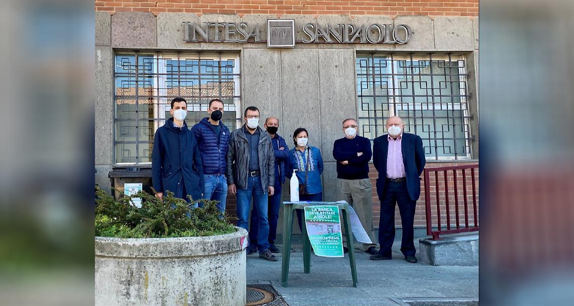 NOLE. Già centinaia di firme raccolte contro la chiusura della banca