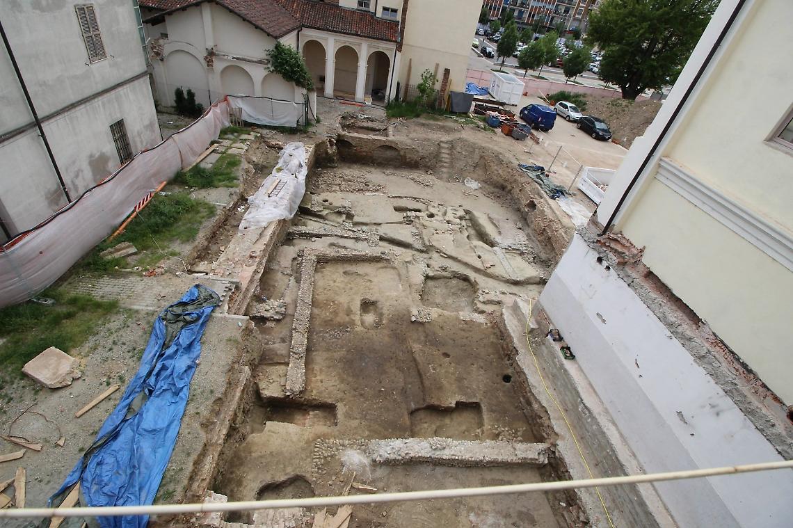 Archeologia: Vercelli, scavi portano in luce reperti romani