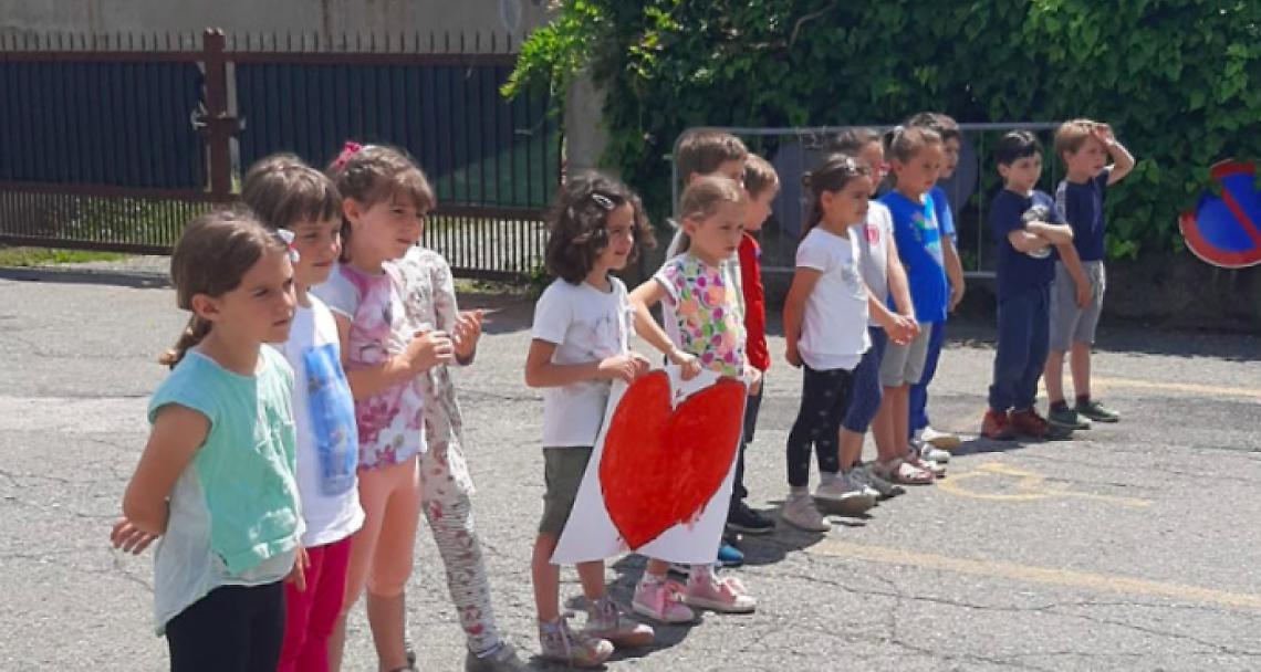 GROSSO. I bimbi dell’asilo incontrano gli allievi delle elementari