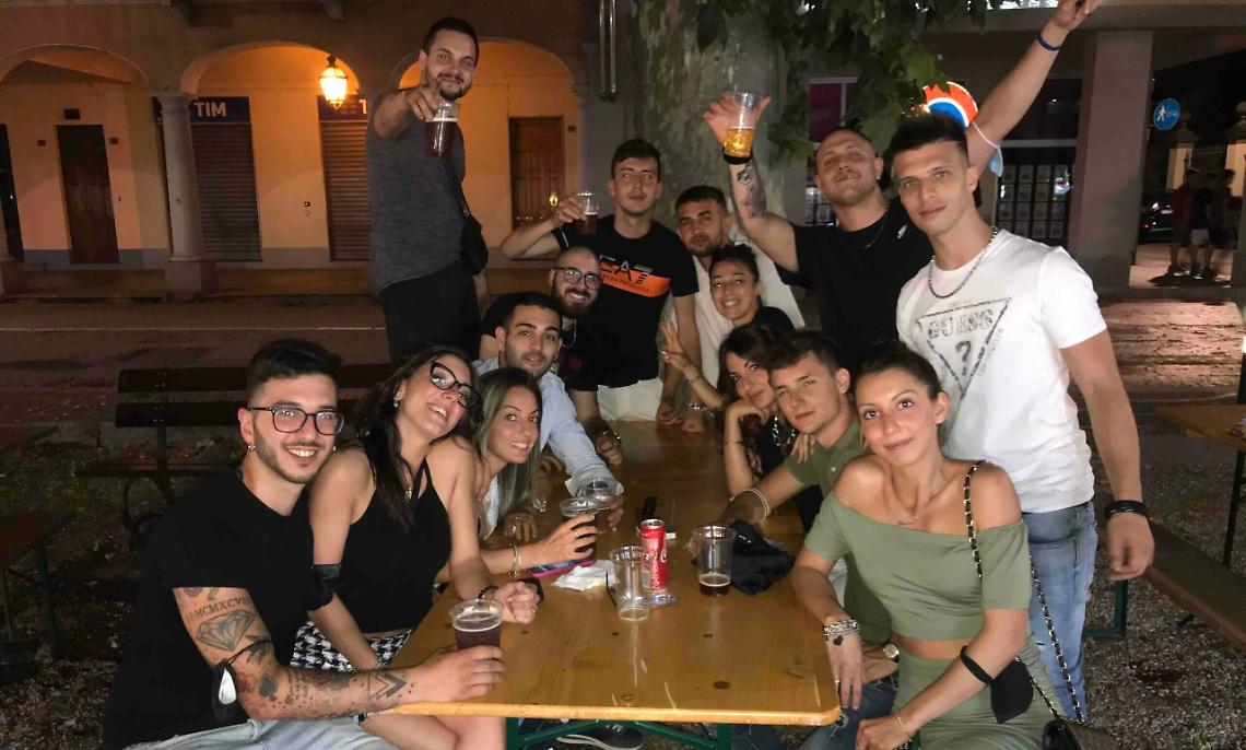 Ciriè riparte dalla birra, in tantissimi alla festa nel Viale (LE FOTO)