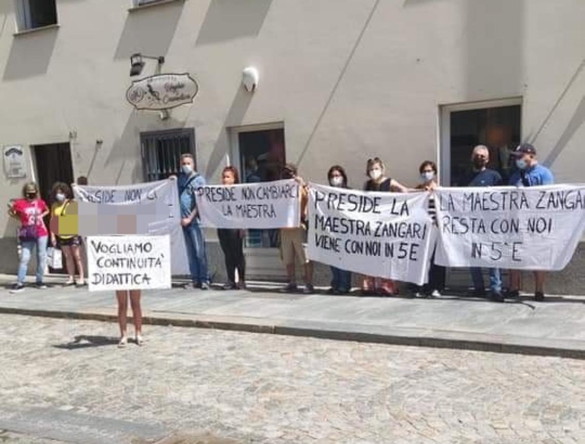 VENARIA REALE. Cambia la maestra all'elementare, protestano i genitori
