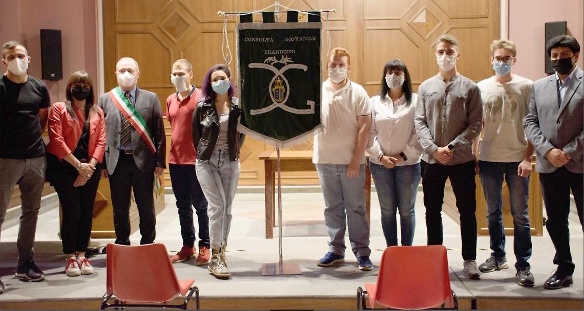 BRANDIZZO. La consulta giovanile ha il suo gonfalone