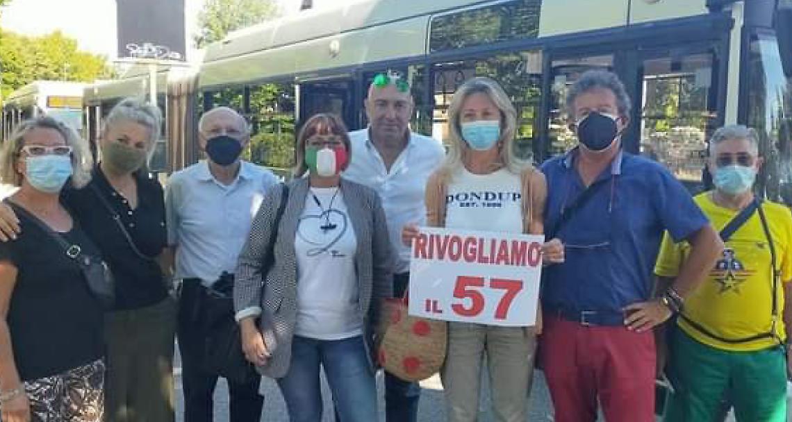SAN MAURO TORINESE. “Troppi disagi per i cittadini, rimettere il 57”