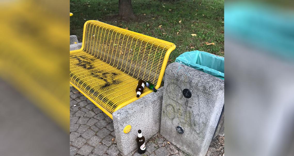SETTIMO TORINESE. Il parco di via Fantina non è adatto ai bimbi: “Vetri per terra e marciapiedi pieni di buche”