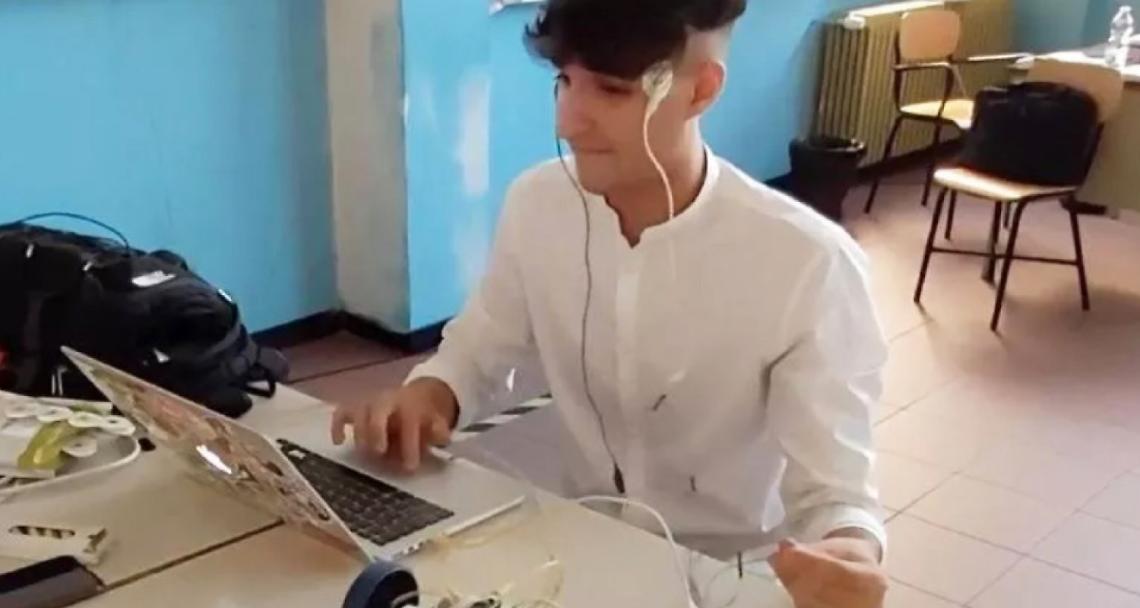CRESCENTINO. Un giovane studente crescentinese ha messo a punto un sistema per manovrare carrozzine e computer col movimento degli occhi