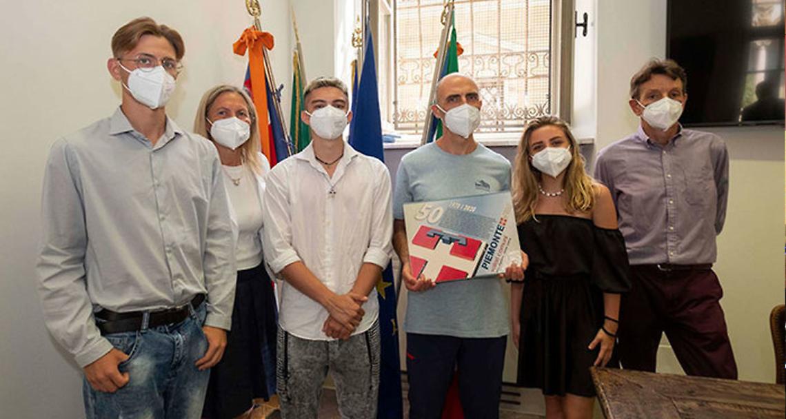 CASTELLAMONTE. Una ceramica per i 50 anni della Regione Piemonte