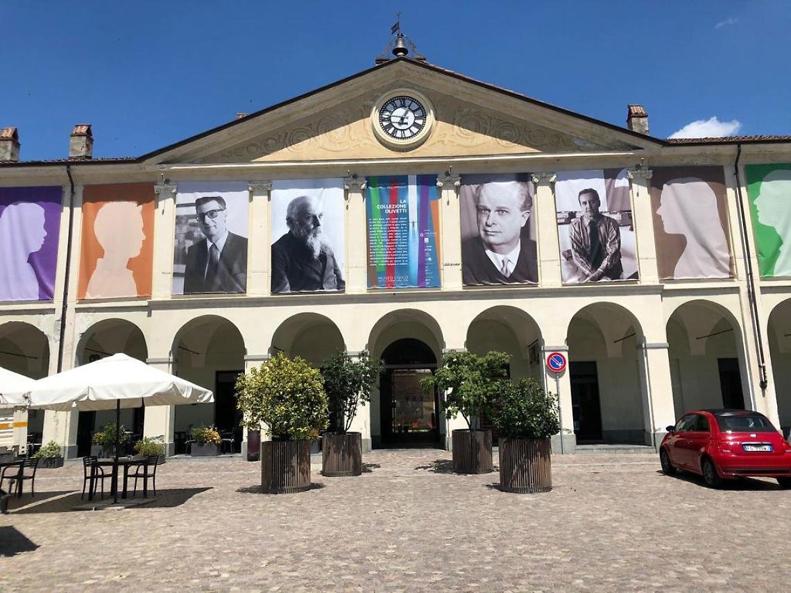 IVREA. Olivetti “in mostra”. Al centro della scena c'è Costanza Casali