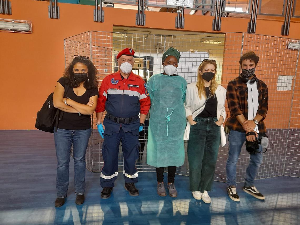 CHIVASSO. Ruth, fuggita dal Congo per salvarsi la vita, ora somministra vaccini anti-Covid al PalaLancia