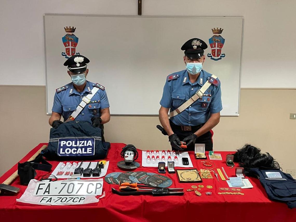 SAMONE. Finti tecnici rubano una cassaforte, arrestati dopo un inseguimento