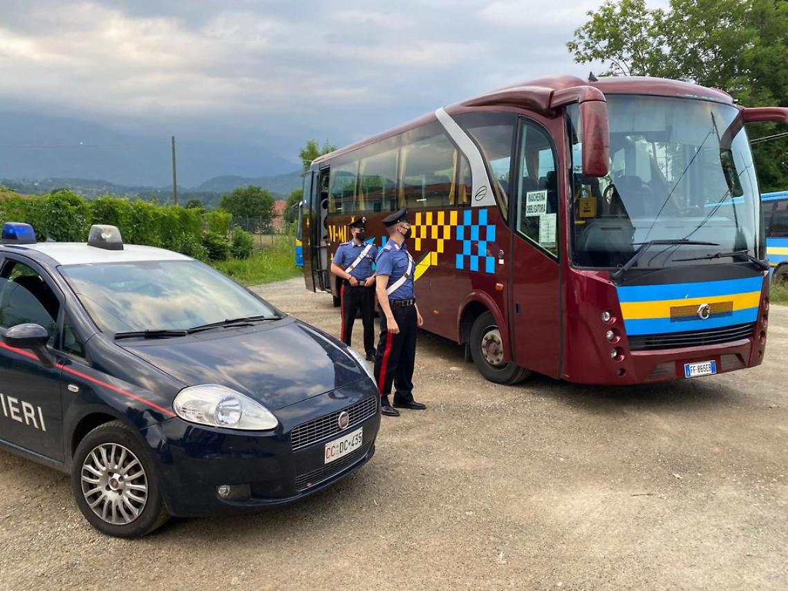 CASTELLAMONTE. Botte e insulti all'autista del bus: i carabinieri identificano i sei ragazzi di Cuorgnè e Tavagnasco
