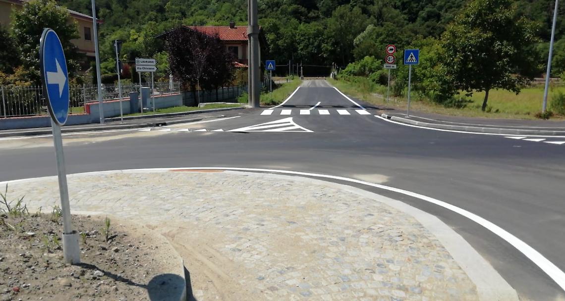 LAURIANO. Terminata la rotatoria al km 26 della Sp590