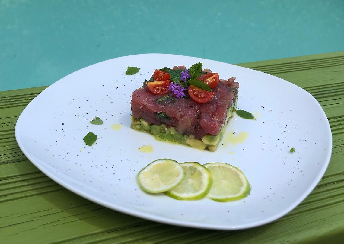 Tartare di tonno con avocado menta e lime