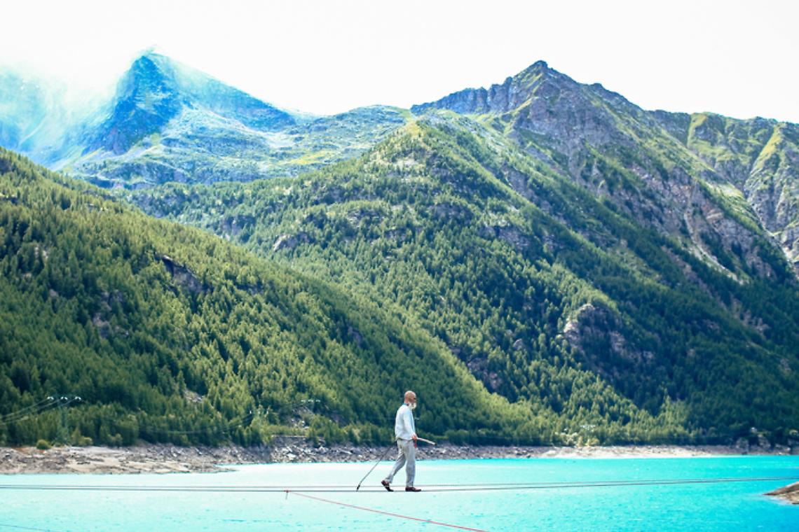 CERESOLE REALE. Per i novant'anni della diga, impresa del funambolo Andrea Loreni