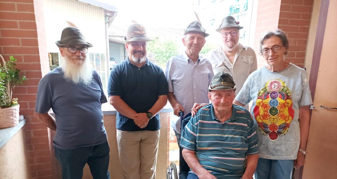 SETTIMO TORINESE. Gli Alpini tornano a trovare il loro “Vecio” Carlo Benedetto dopo tanto tempo