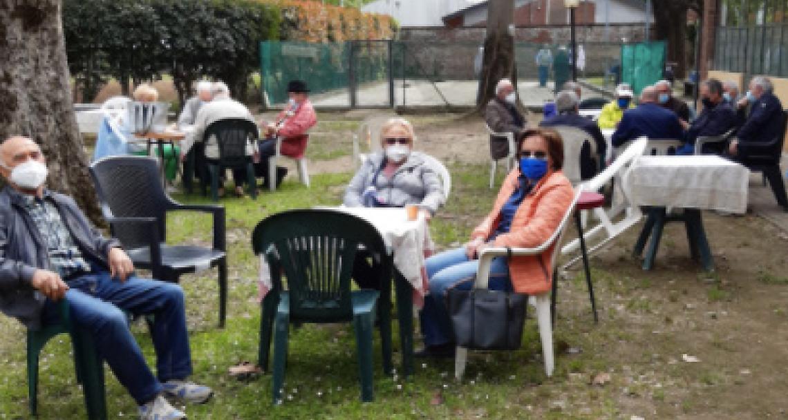 CIRIÈ. Una bella “anguriata” al punto incontro anziani prima della chiusura per il Ferragosto
