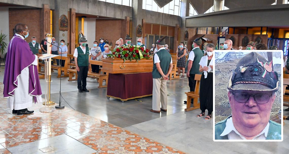 SETTIMO TORINESE. Il canto degli alpini per salutare  Sergio Baraldo, aveva 88 anni