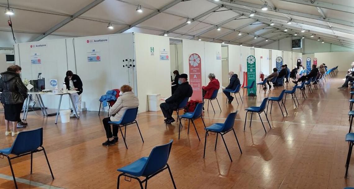 VERCELLESE. Covid, più del 70% della popolazione è ormai vaccinata ma il numero di contagi supera quello dell’anno scorso