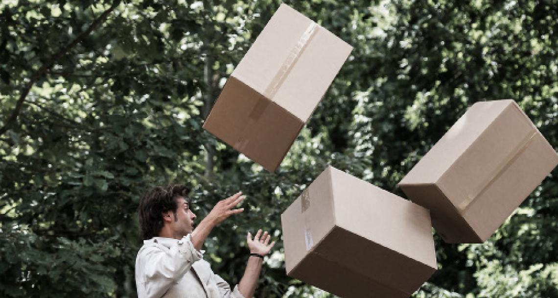 Martedi 10 agosto a Chiaverano con INBOX. Trasformazioni ed equilibrismi con i cartoni
