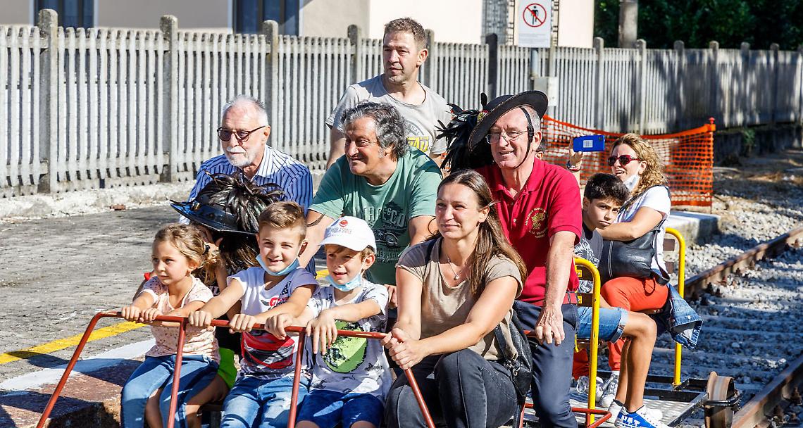 CAVAGNOLO. "Dalla stazione al casello, sui ferrocicli" (VIDEO)