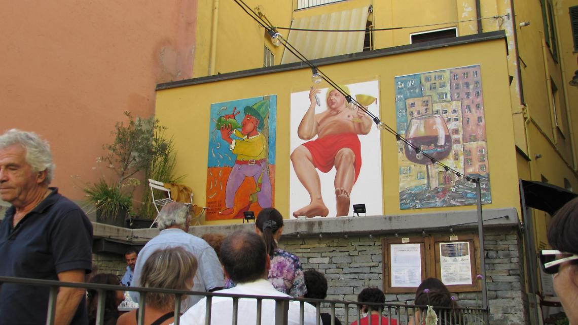 IVREA. “Ci vediamo in piazza da Ciro”. Acciughe e vino sullo sfondo...
