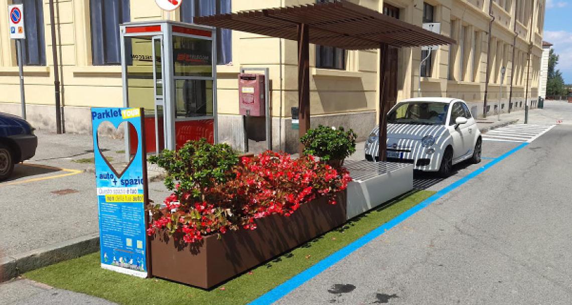 VENARIA REALE. “Parklet” in viale Buridani