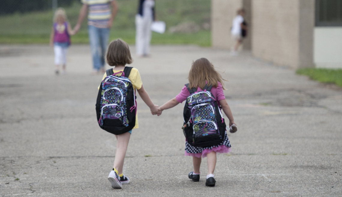 Riapre la scuola, senza mascherine ma l'ossessione è il risparmio