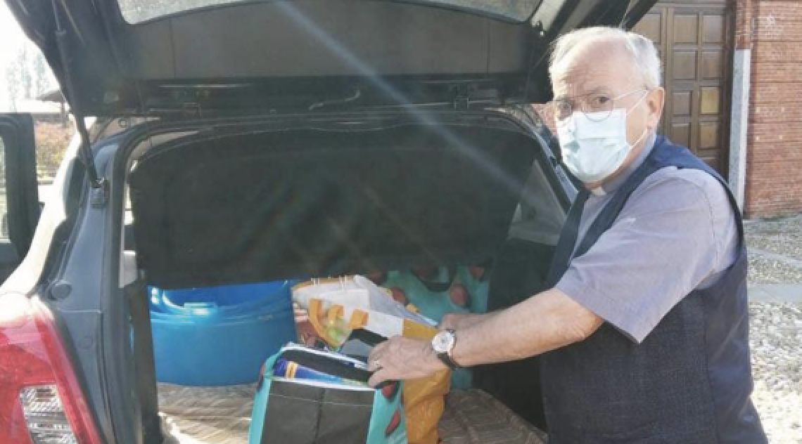 RONDISSONE. Don Gino apre le porte dell’oratorio per ricevere gli aiuti agli afghani