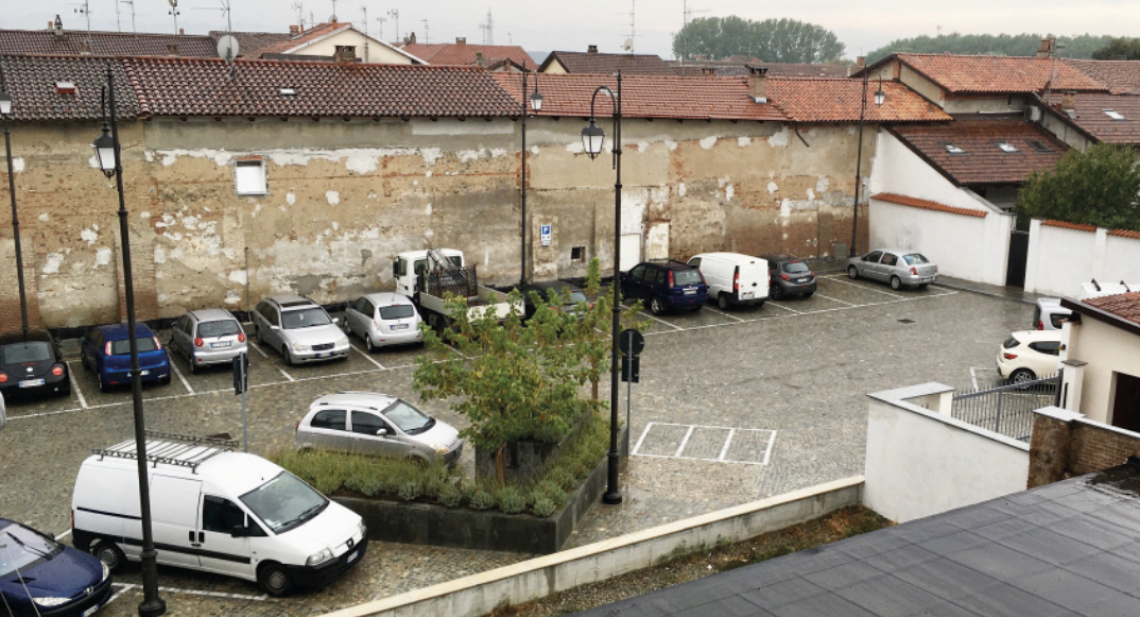 SALUGGIA. Il parcheggio di via Roma intitolato al “Milite Ignoto”