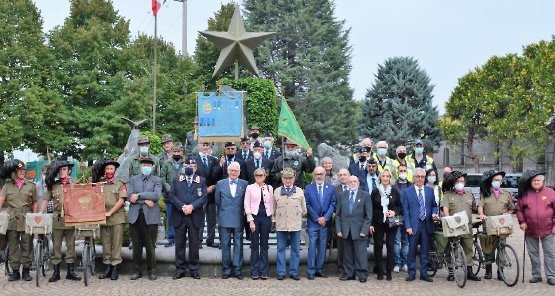 VILLANOVA CANAVESE. Una scultura a “I due laghetti” per celebrare la nuova Pro Loco
