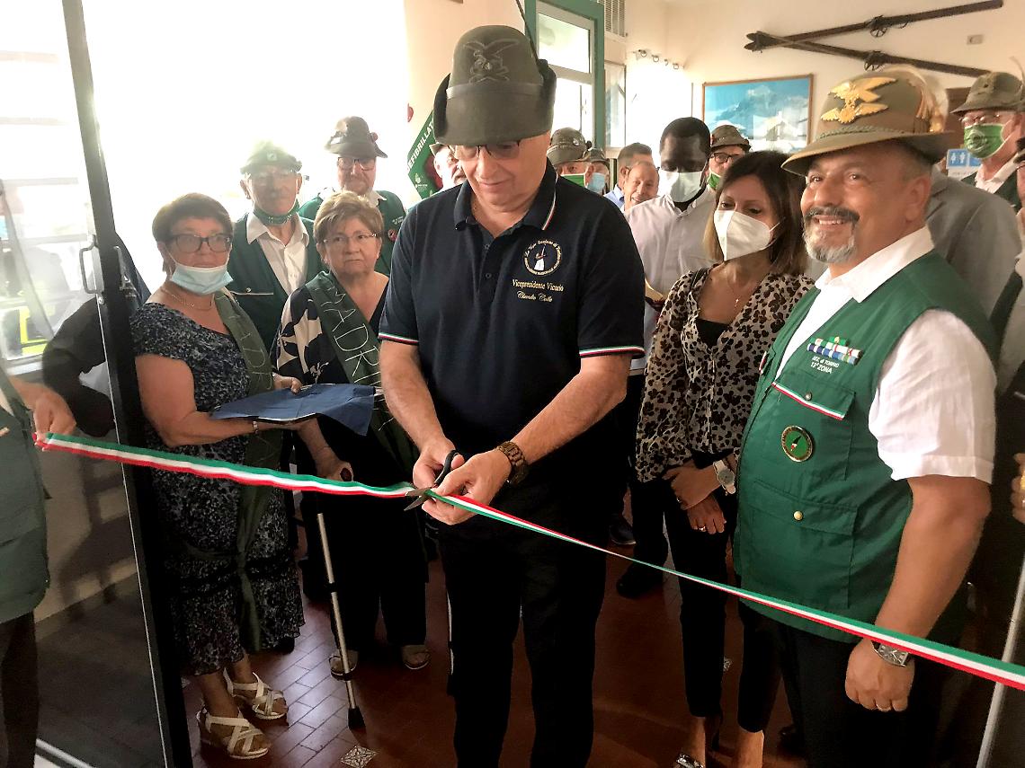 SETTIMO TORINESE. Gli Alpini presentano la sede rinnovata: “Qui, porte aperte”