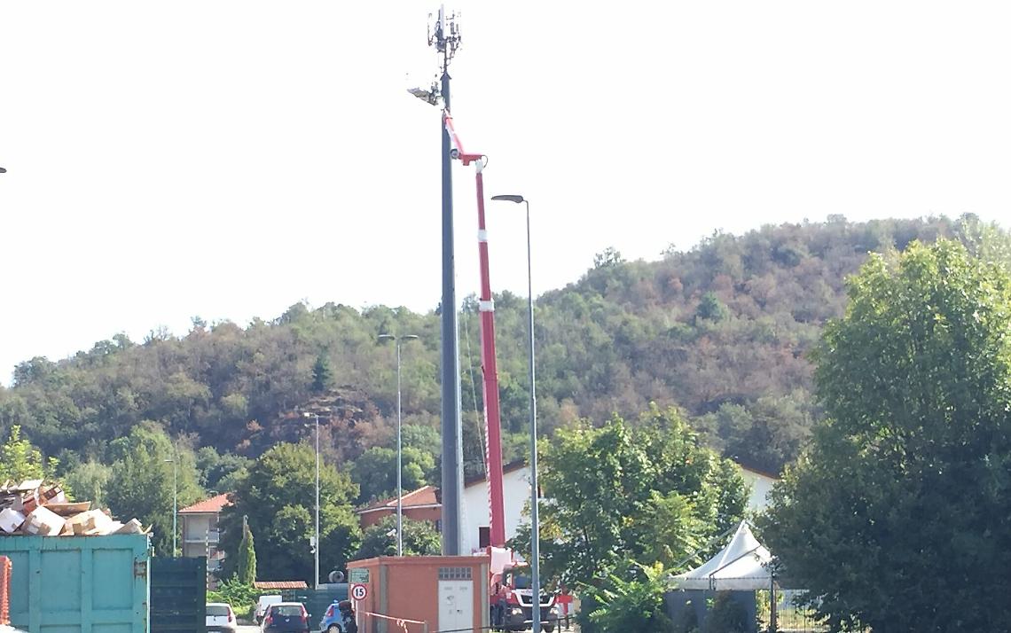 PAVONE CANAVESE. Paese in rivolta per la sesta antenna
