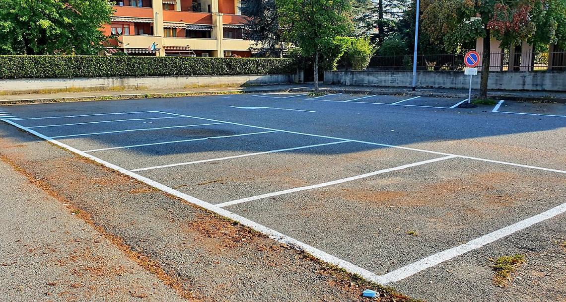 VENARIA REALE. Parcheggio di via Dante regolamento Il Comune tira le righe per moto e auto