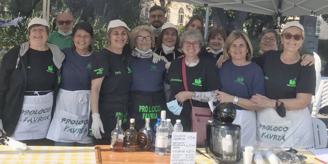 FAVRIA. Una domenica tra biciclette e caldarroste