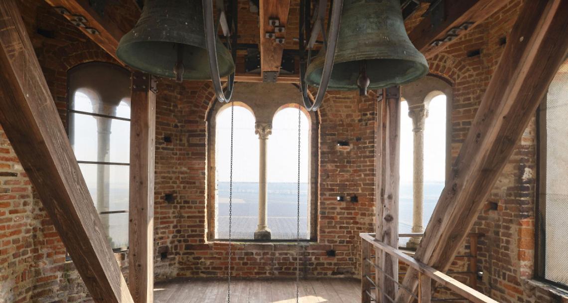 TRINO VERCELLESE. “Casting The Tempo”, percorso di arte contemporanea è visitabile fino al 24 ottobre nel campanile di Lucedio