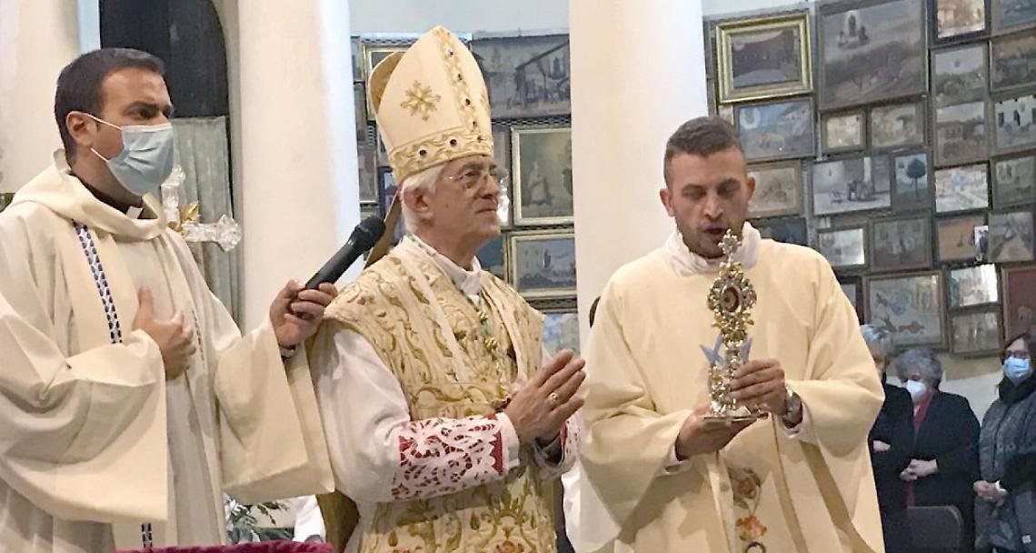VEROLENGO. La comunità ha accolto la reliquia di Papa Wojtyla