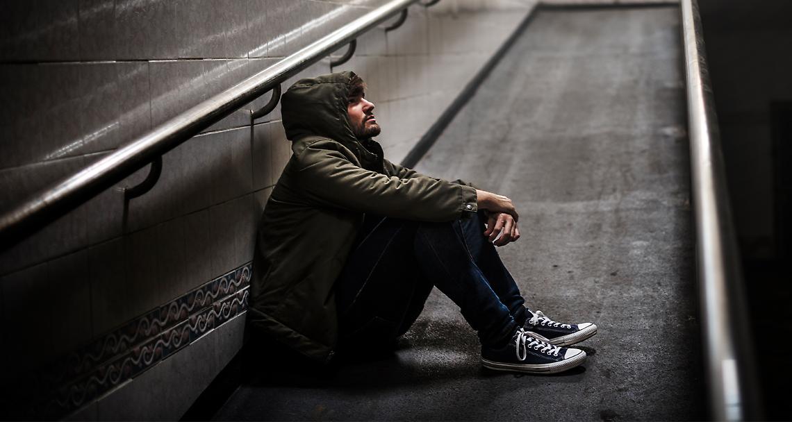 Licenziato, 40 anni, da giorni viveva sotto i portici; Ora è al dormitorio di Chivasso e chiede un lavoro
