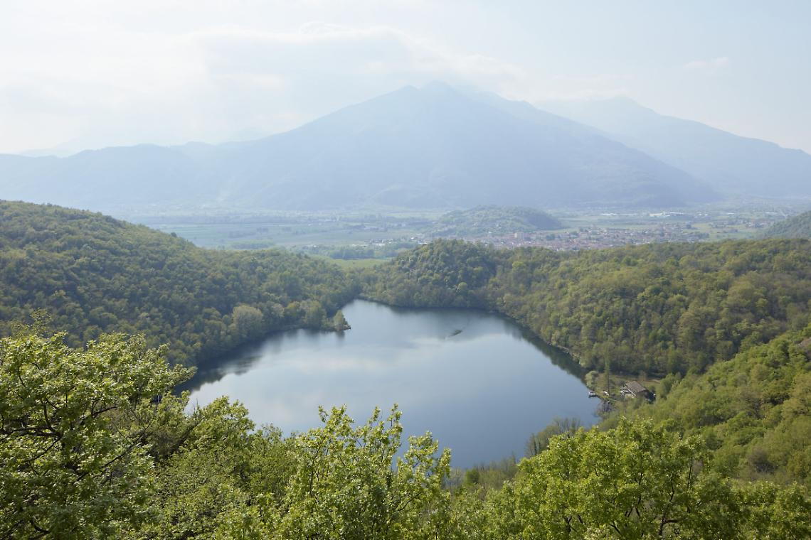 Una veduta del panorama del Lago Sirio, uno dei 5 laghi