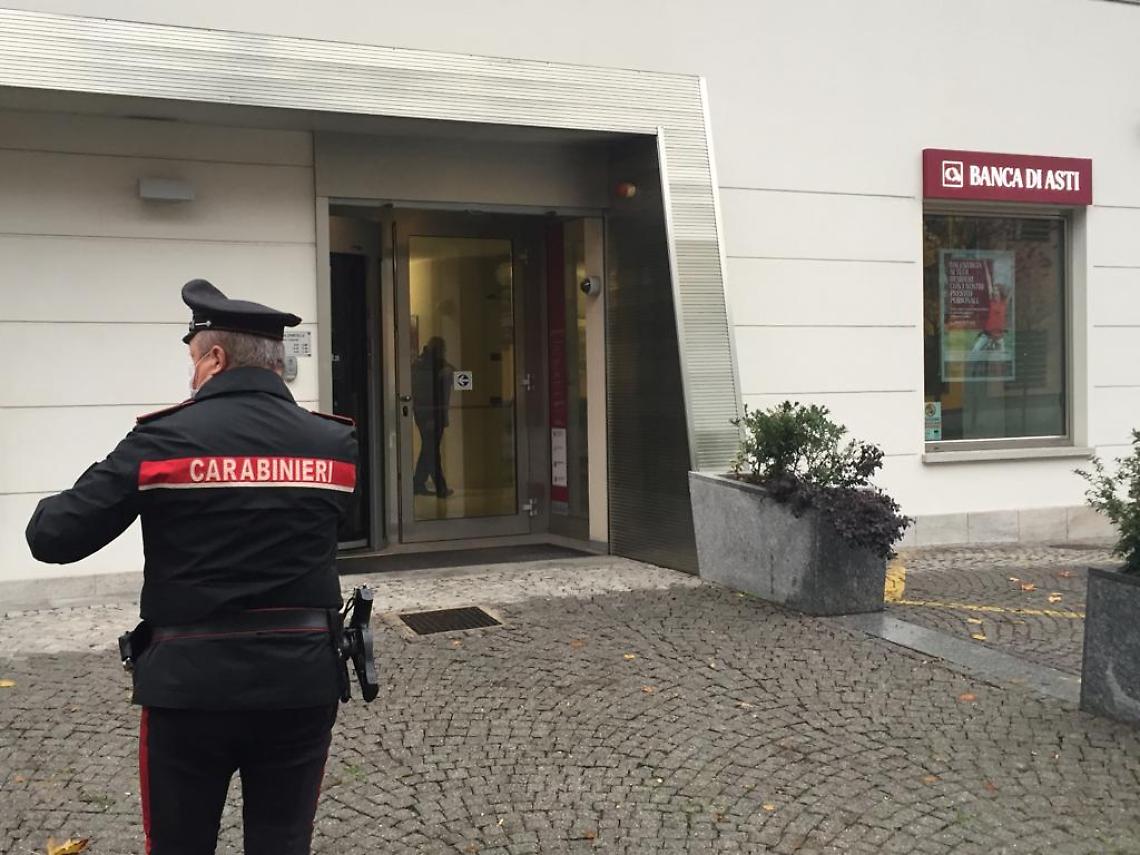 SETTIMO TORINESE. Tenta una rapina alla Cr Asti tenendo sotto scacco il direttore con un taglierino