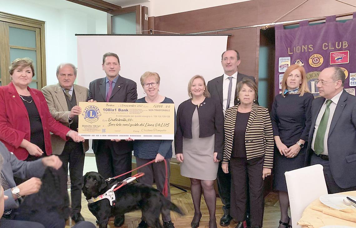 CASTELLAMONTE. Lions Club uniti per donare un cane guida ad un ipovedente