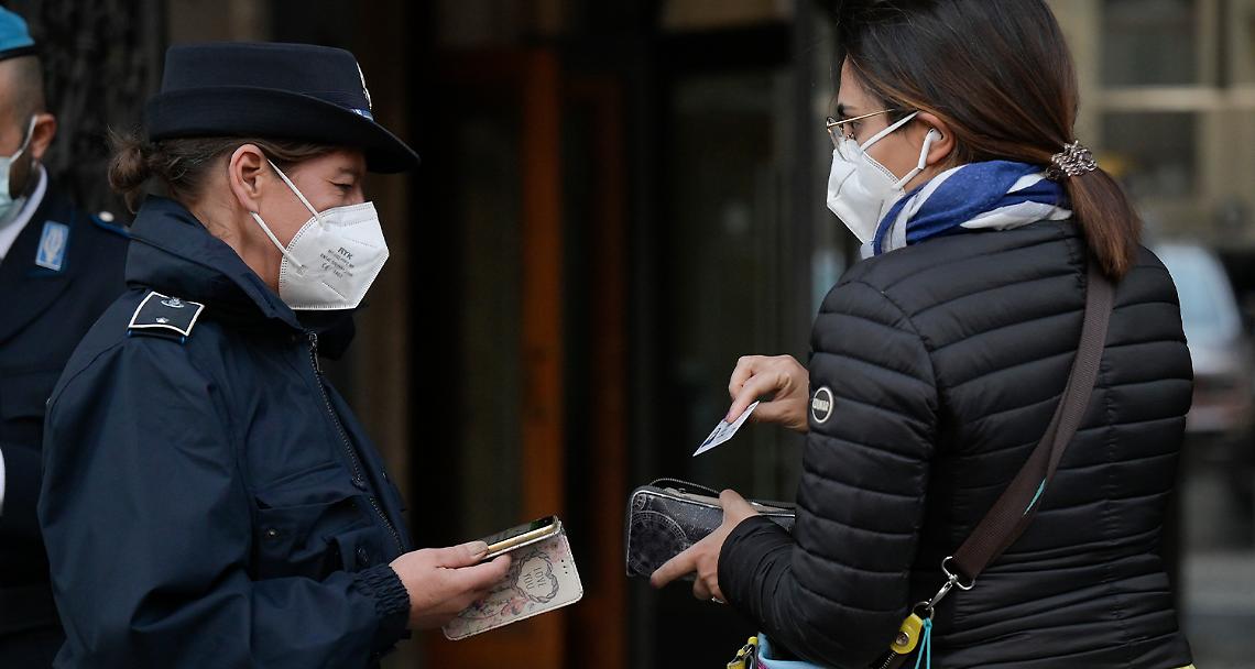 Niente quarantena per chi è vaccinato con la terza dose. Super Green Pass su autobus e ristoranti all’aperto
