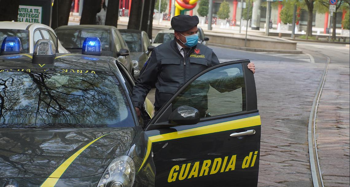 VERCELLI. Vendeva addobbi e oggetti di Halloween contraffatti