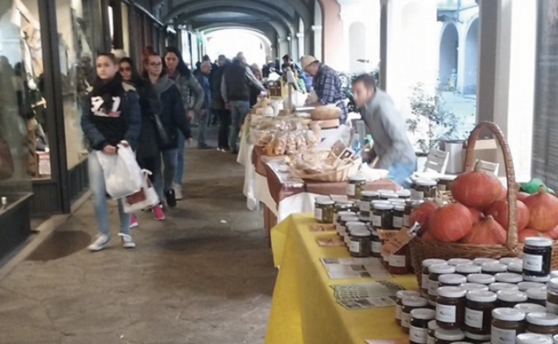 RIVAROLO CANAVESE. Domenica torna il Mercatino Dij Biautagambe