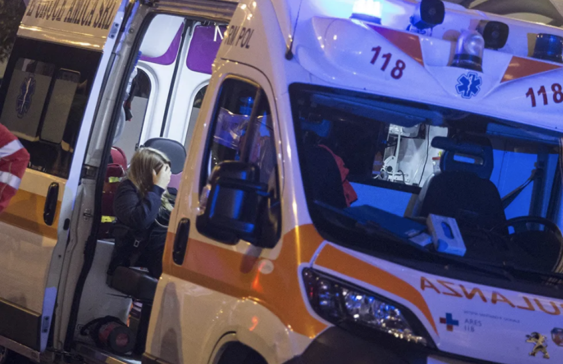 ROBASSOMERO. Rimane incastrato con le mani nel tornio, ferito un operaio 52enne