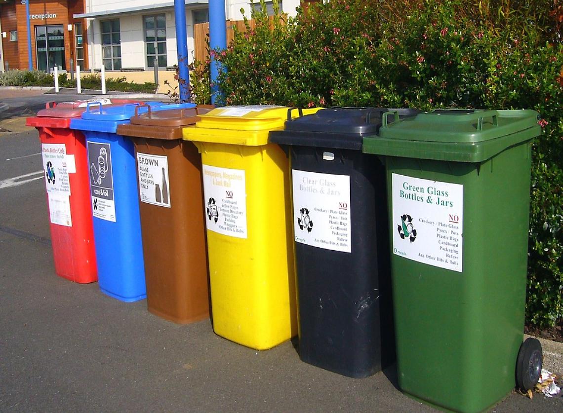 BANCHETTE. Raccolta rifiuti, arrivano le campane intelligenti
