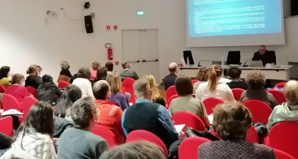 SETTIMO TORINESE. Un corso per il patentino degli smartphone