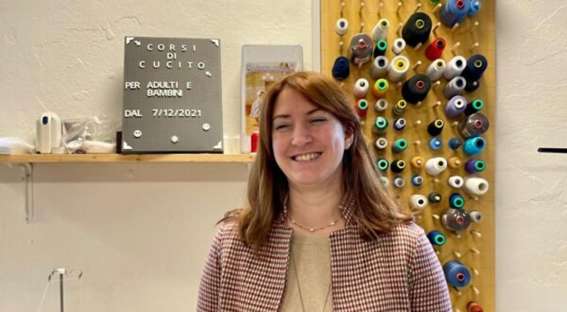 CHIVASSO. Yol Baldin e la sua arte sartoriale improntata al riutilizzo e al “no” allo spreco