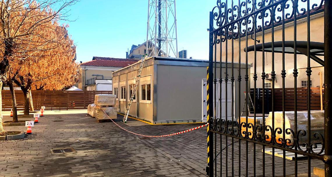 CIGLIANO. Installata l’aula “aggiuntiva” che costa diecimila euro al mese
