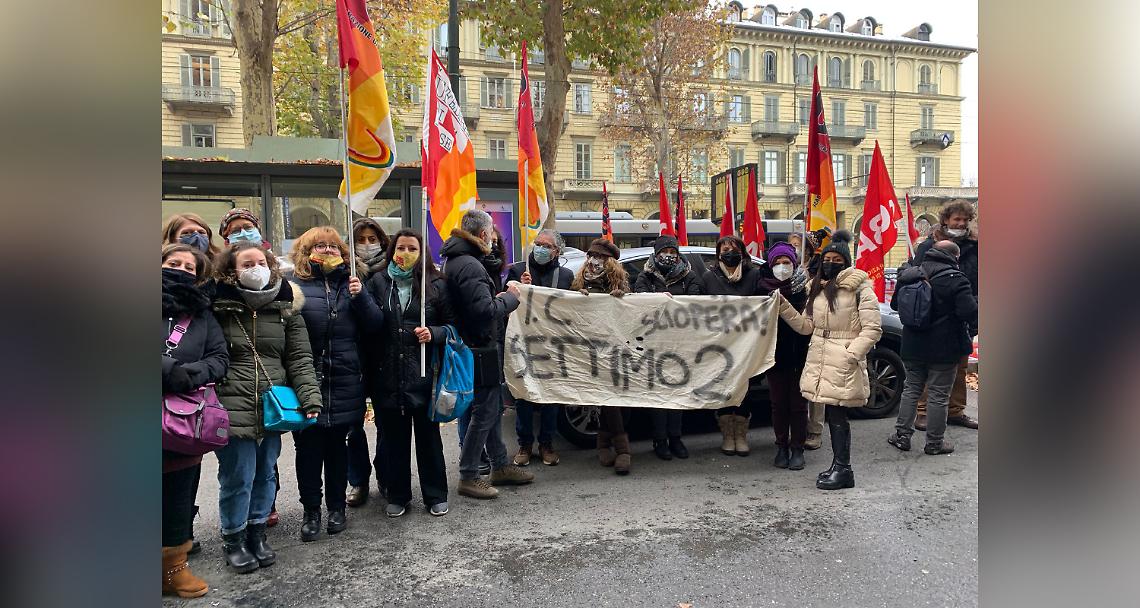 SETTIMO TORINESE. Gli insegnanti protestano: “Siamo stanchi della solità retorica, vogliamo più stabilità”