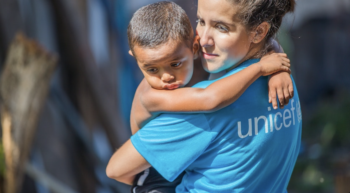 Anche Ivrea, Volpiano e Verolengo, nel 75° di fondazione dell’Unicef, si colorano di blu